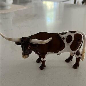 Schleich 2002 Germany Brown and White Longhorn bull Figurine